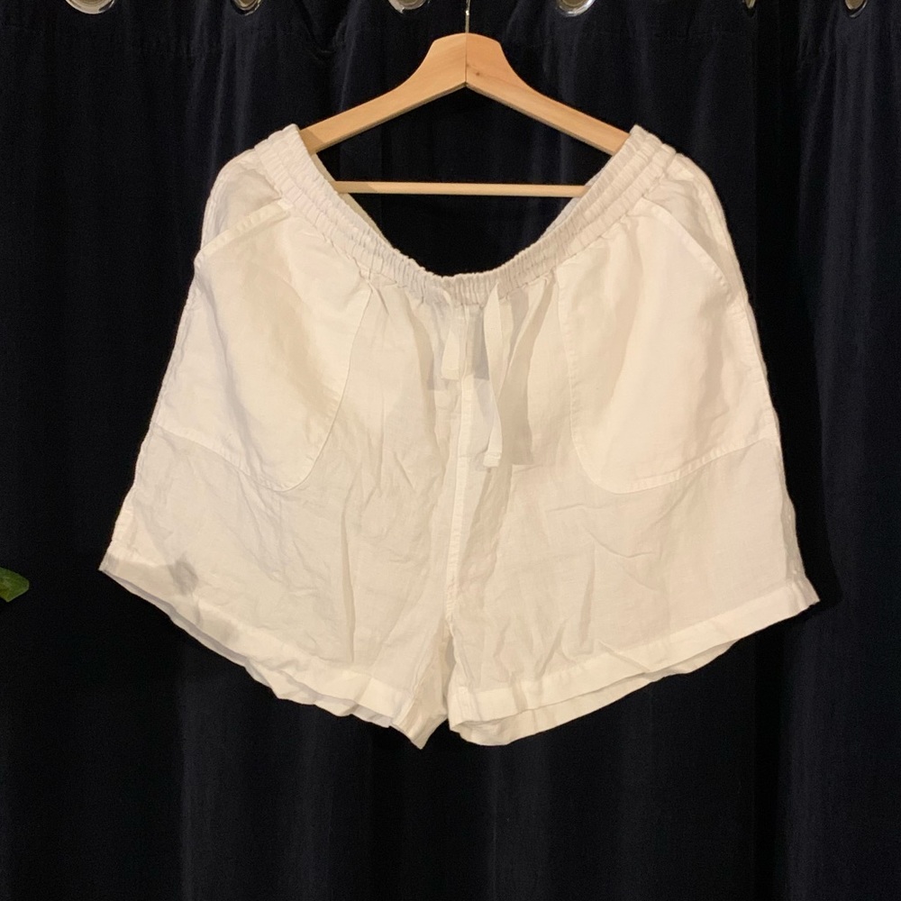 Quince White High Waist Women Shorts